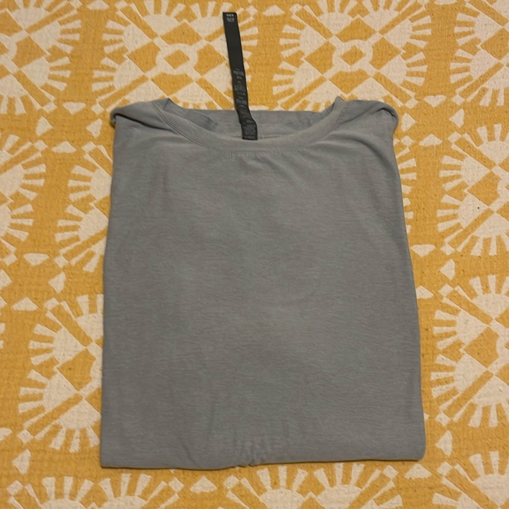 Men’s Vuori T Shirt- Grey